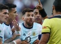 Αργεντινή – Χιλή: Η διπλή αποβολή Μέσι – Μεδέλ (vid) Αργεντινή – Χιλή: Η διπλή αποβολή Μέσι – Μεδέλ (vid)