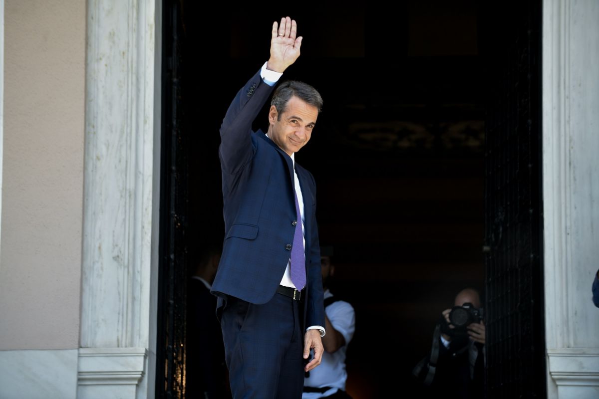 Κυριάκος Μητσοτάκης: “Εγκαταστάθηκε” στο Μαξίμου – Πρώτη επίσκεψη από τη Μαρέβα (pic&vid)