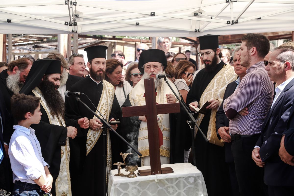 Μάτι: Ράγισαν καρδιές στο μνημόσυνο των θυμάτων της τραγωδίας