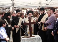 Μάτι: Ράγισαν καρδιές στο μνημόσυνο των θυμάτων της τραγωδίας