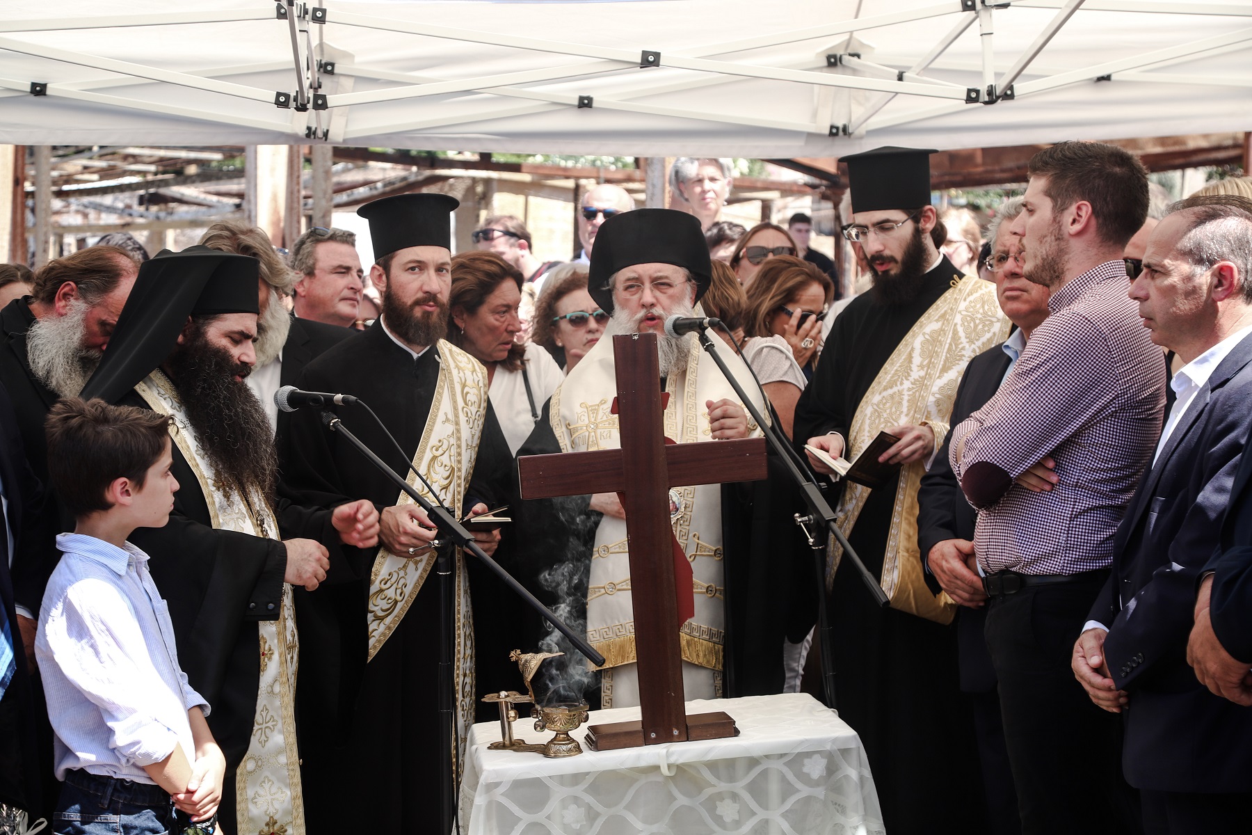 Μάτι: Ράγισαν καρδιές στο μνημόσυνο των θυμάτων της τραγωδίας