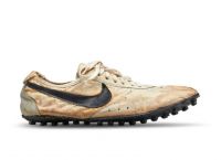 Nike: Παπούτσι του 1972 πουλήθηκε σε δημοπρασία έναντι ποσού ρεκόρ 437.500 δολαρίων Nike: Παπούτσι του 1972 πουλήθηκε σε δημοπρασία έναντι ποσού ρεκόρ 437.500 δολαρίων