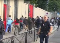 Παρίσι: Μετανάστες κατέλαβαν το Πάνθεον (vids)