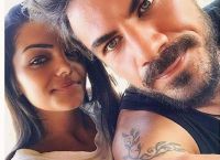 Άκης Πετρετζίκης: Εντυπωσιακή η νέα του κοπέλα (pics)