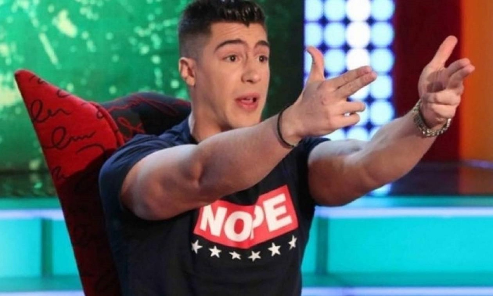 Τάσος Ποτσέπης: Ο “αγάπη μόνο” πήγε να ψηφίσει με βατραχοπέδιλα (vid)