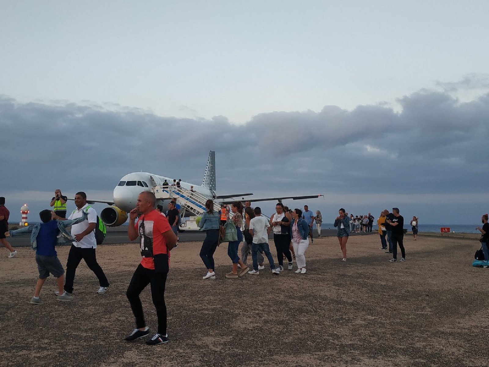 Πανικός σε πτήση: Αεροσυνοδός βρήκε σημείωμα που έγραφε “υπάρχει βόμβα στο αεροπλάνο”