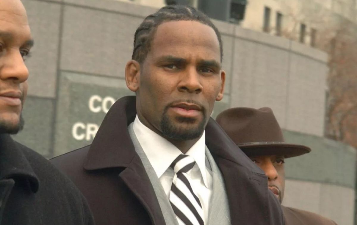 R. Kelly: Κατηγορείται για σωματεμπορεία και εκβιασμό