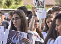 Ρουμανία: Μαθητές διαδήλωσαν στη μνήμη των δύο κοριτσιών που δολοφονήθηκαν