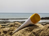 Αντηλιακά: Η χρήση τους βλάπτει το θαλάσσιο περιβάλλον