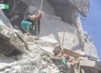Συρία: Συγκλονίζει η 5χρονη αγωνίζεται να σώσει την 7 μηνών αδελφή σε βομβαρδισμένο κτίριο