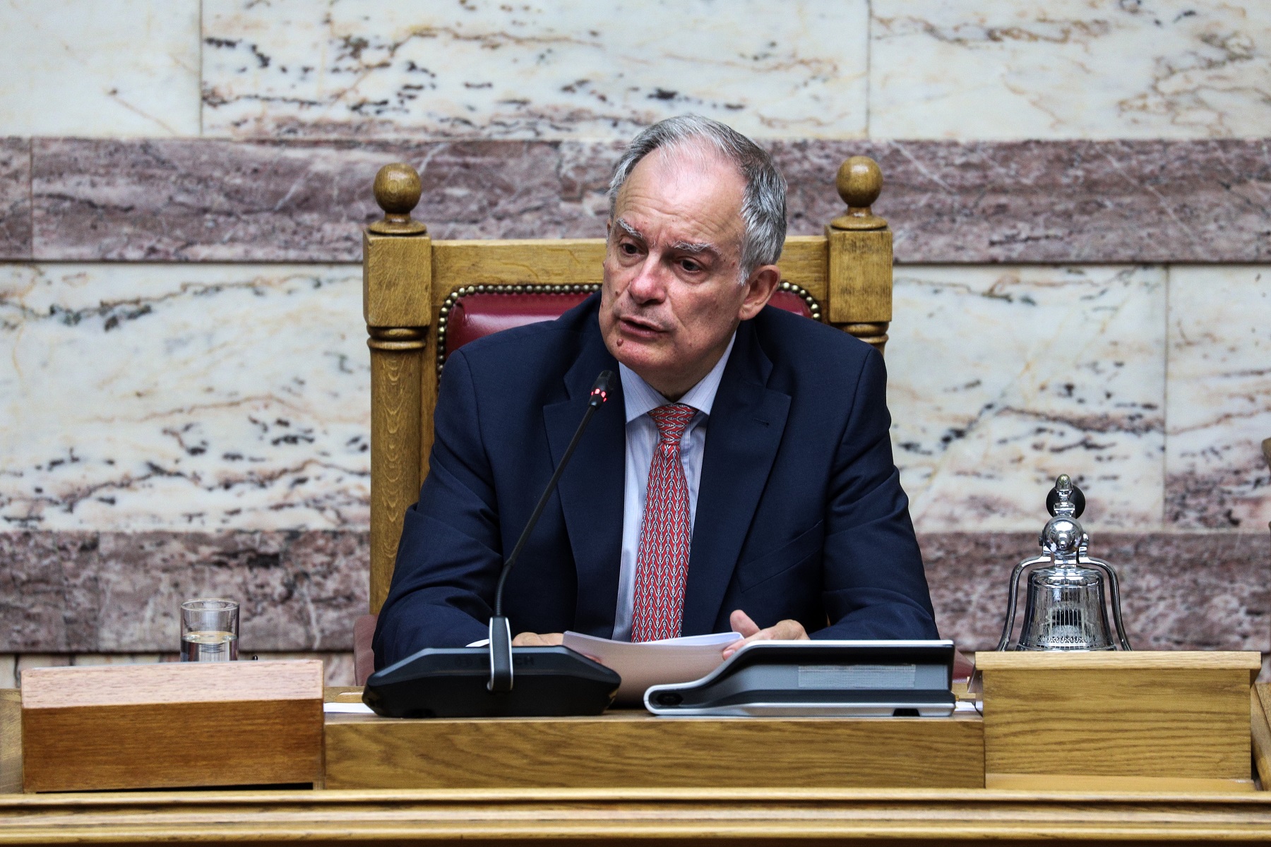 Σεισμός: Ο κ. Τασούλας επιθεωρεί το Μέγαρο του Κοινοβουλίου – Σημειώθηκαν μικροζημιές