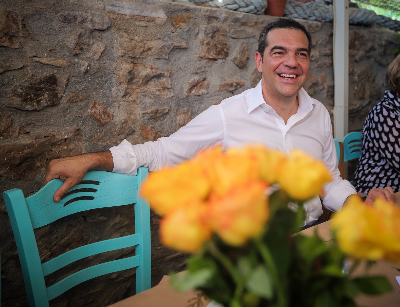 Εκλογές 2019: Σε ουζερί στο Λαύριο ο Αλέξης Τσίπρας – Παρέθεσε γεύμα στους πολιτικούς συντάκτες (pics)