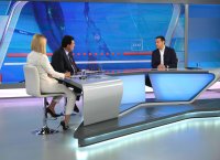 Τσίπρας στον ΣΚΑΪ: Χαμόγελα και ικανοποίηση στο Μαξίμου