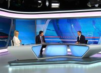 Τσίπρας στον ΣΚΑΪ: Το παρασκήνιο της συνέντευξη και το φιλί με την Κοσιώνη (vid)