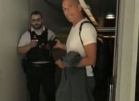 Γιάνης Βαρουφάκης: Επεισόδιο με προκλητικό αστυνομικό στο Παρίσι (vid)