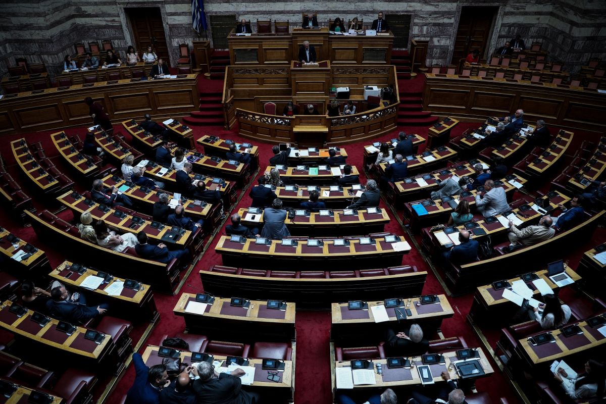 Βουλή: Υπερψηφίστηκε το νομοσχέδιο για 120 δόσεις και ΕΝΦΙΑ