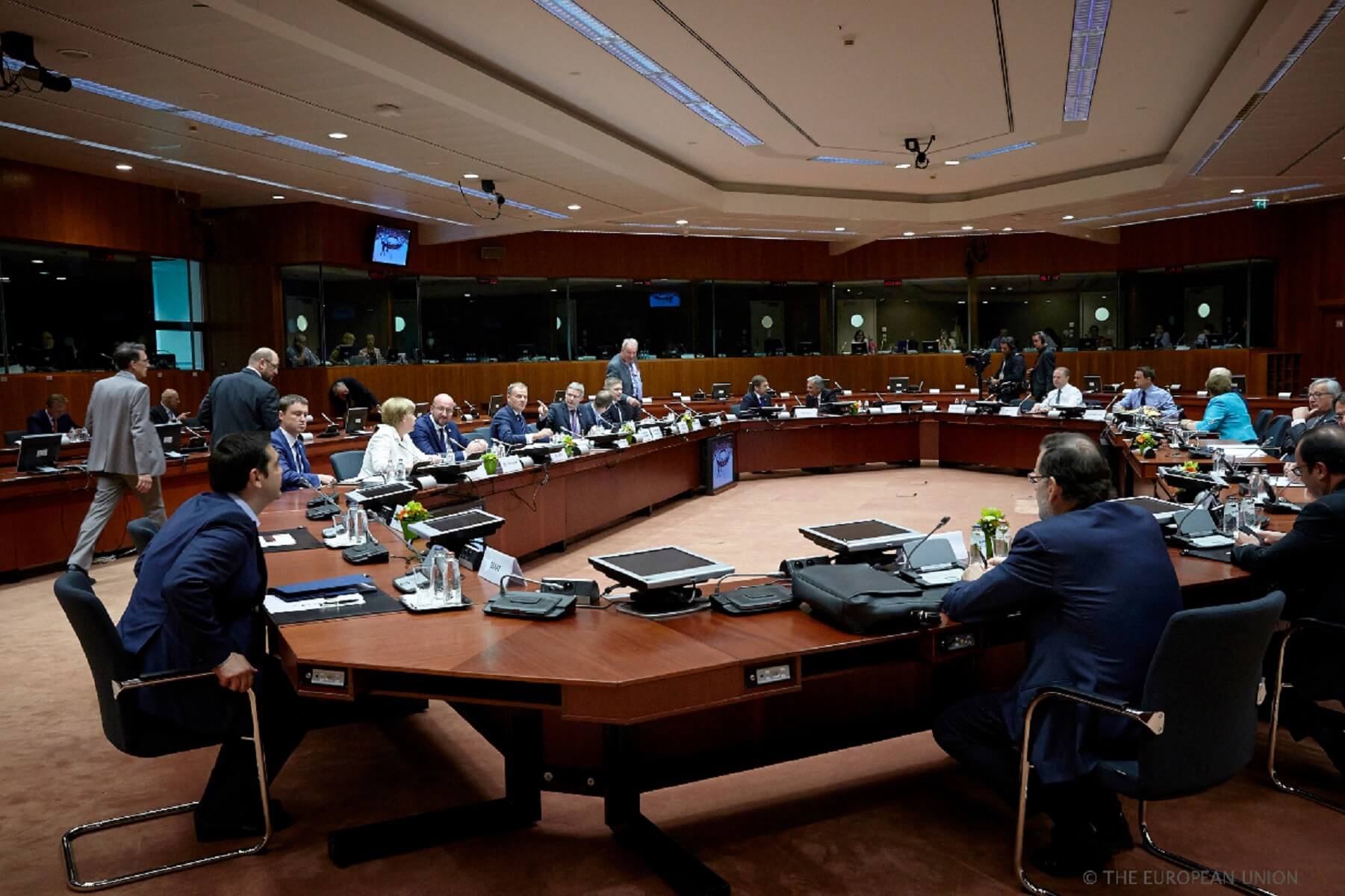 Σύνοδος κορυφής: “Θρίλερ” για τον αντί – Γιούνκερ και τις σημαντικές θέσεις