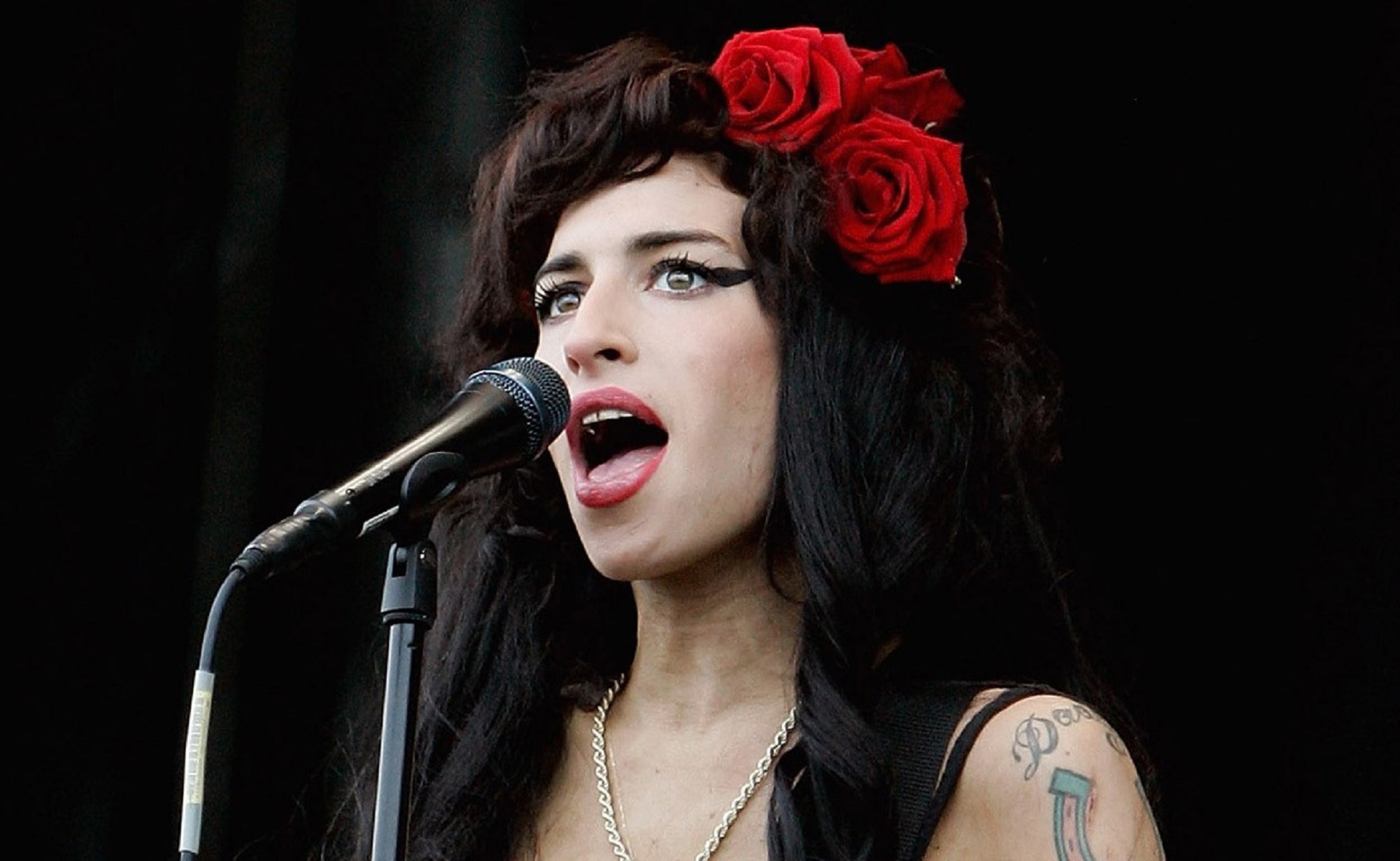 Amy Winehouse: Η περιπετειώδης ζωή και το τραγικό της τέλος