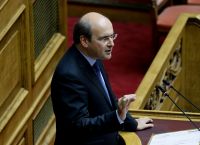 Χατζηδάκης: 60.000 μεγαλοοφειλέτες χρωστάνε τα μισά λεφτά της ΔΕΗ