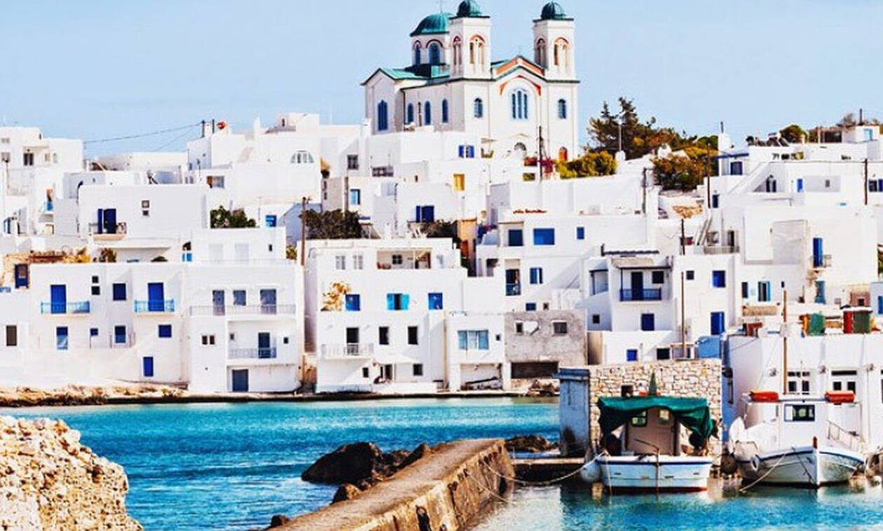 Σπίτια στις Κυκλάδες: Ο λόγος που έχουν μόνο άσπρο και μπλε χρώμα