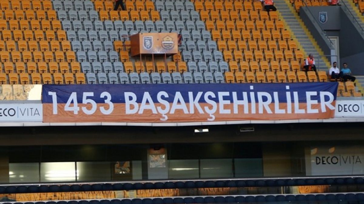 Μπασακσεχίρ – Ολυμπιακός: Πανό με την άλωση της Πόλης ανάρτησαν Τούρκοι