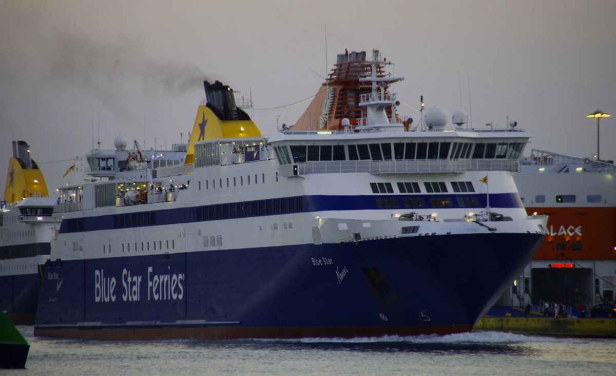 Blue Star Naxos: Επέστρεψε στον Πειραιά λόγω βλάβης – Απίστευτη ταλαιπωρία για 1365 επιβάτες