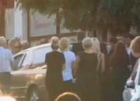 Αίγιο: Θρήνος στην κηδεία γιαγιάς και εγγονού – Συγκλόνισε η μάνα του μωρού