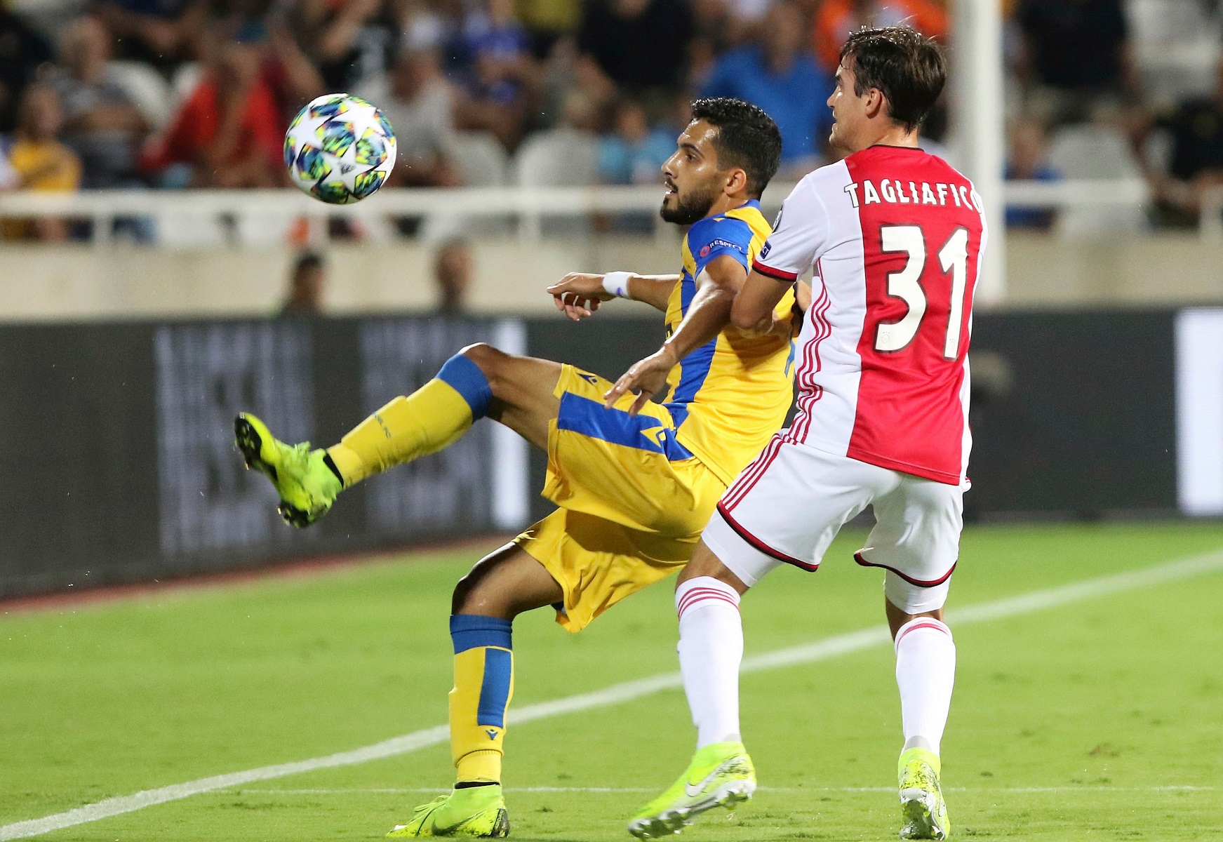 Champions League: Δεν πέτυχε το “θαύμα” ο ΑΠΟΕΛ – Στους ομίλους Άγιαξ, Σλάβια Πράγας και Μπριζ (vids)