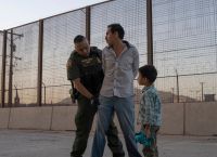 ΗΠΑ: Χωρίς χρονικό περιορισμό στο εξής η κράτηση των οικογενειών παράτυπων μεταναστών με παιδιά