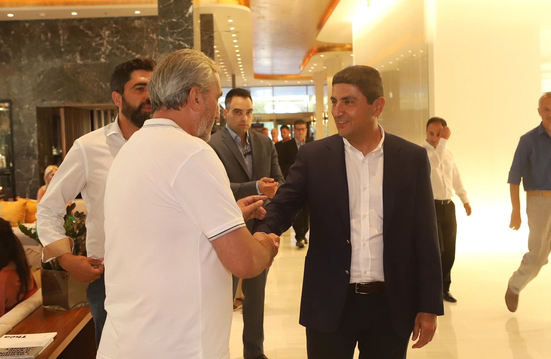 Λευτέρης Αυγενάκης: «Να διευκολύνει η Ευρωλίγκα τα παράθυρα»