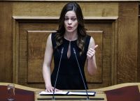 Έφη Αχτσιόγλου: Το νομοσχέδιο έρχεται να υλοποιήσει μια υπερσυγκέντρωση εξουσιών στον πρωθυπουργό