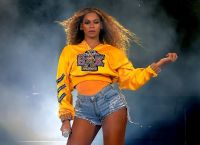 Beyonce: Η ποπ σταρ στη μάχη κατά του κορωνοϊού Beyonce: Η ποπ σταρ στη μάχη κατά του κορωνοϊού