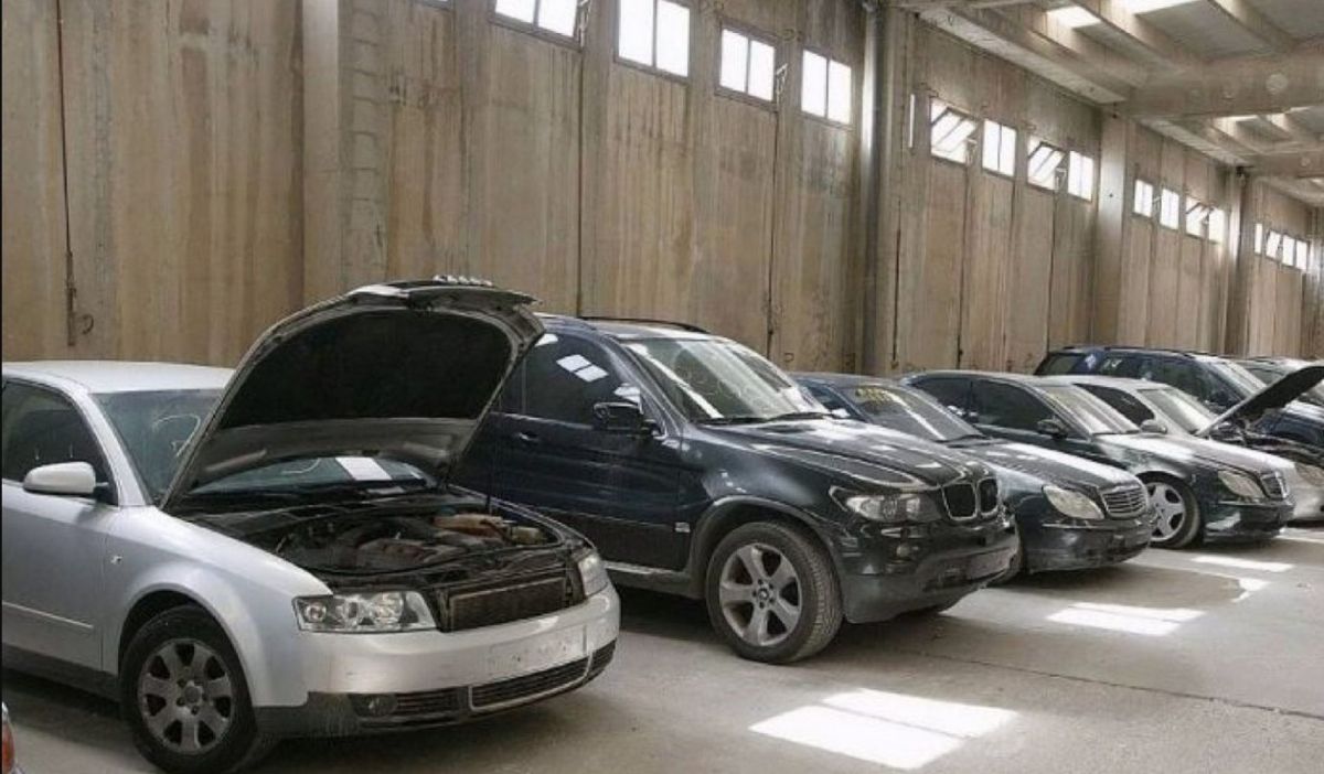 Δείτε που μπορείτε να βρείτε ελαφρώς μεταχειρισμένες BMW και Mercedes με κόστος 3.500 ευρώ