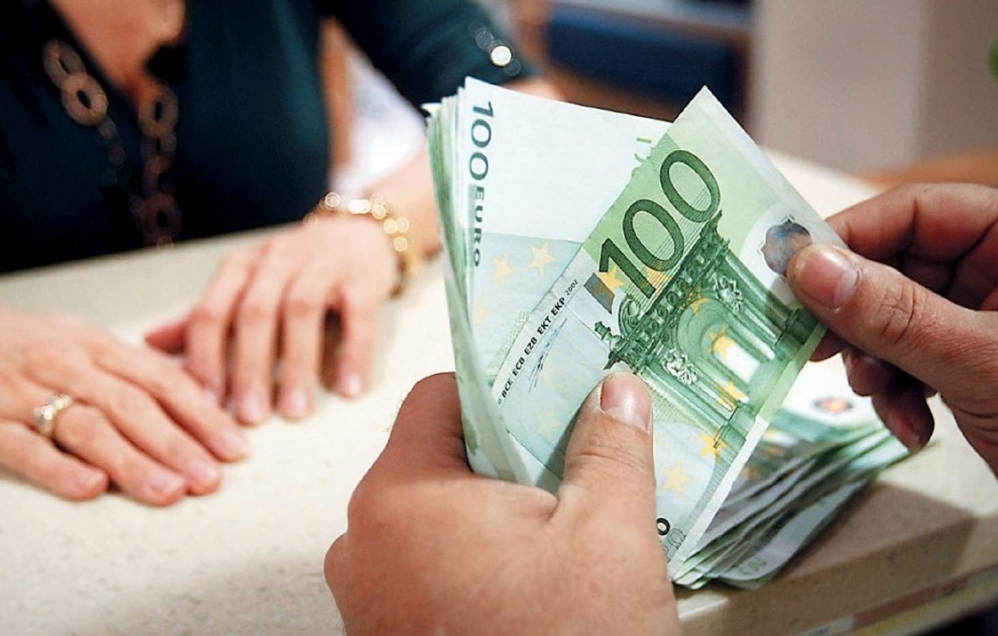 Εφάπαξ βοήθημα: Τι σχεδιάζει η κυβέρνηση – Σε ποιους θα δοθεί