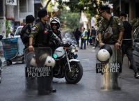 Εξάρχεια: Ένταση και επίθεση με μολότοφ κατά αστυνομικών