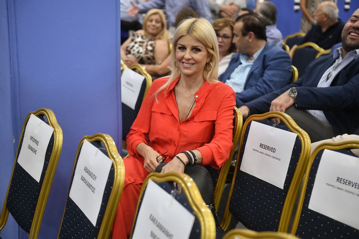 Η βουλευτής Έλενα Ράπτη παντρεύτηκε