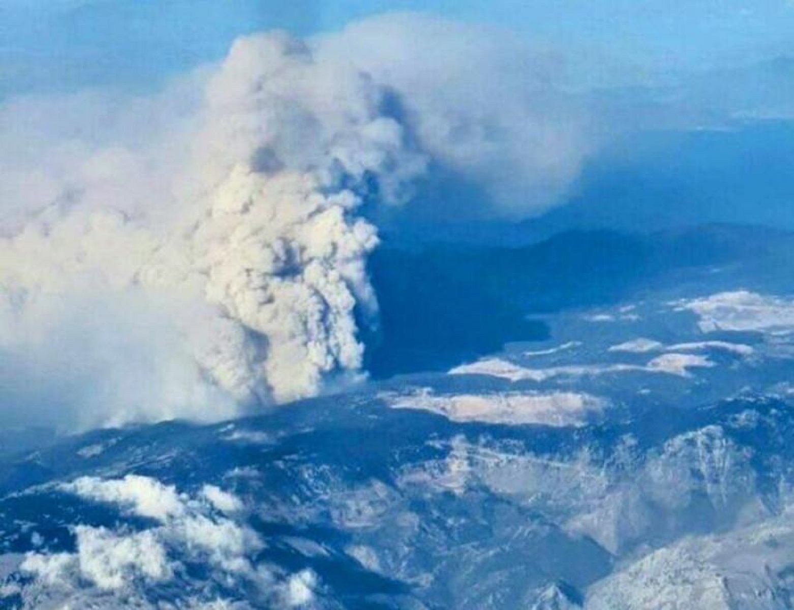 Φωτιά Εύβοια: Η συγκλονιστική φωτογραφία από τα 18.000 πόδια