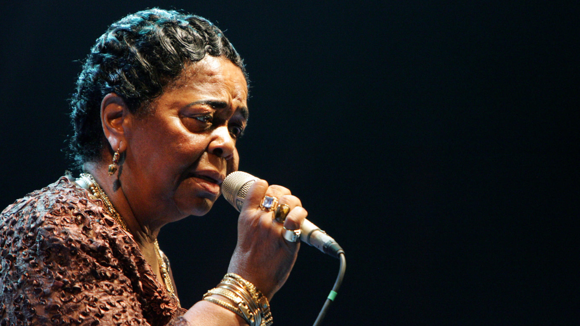 Cesaria Evora: Η “ξυπόλυτη ντίβα” στο Doodle της Google