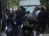 Εξάρχεια: Σε εξέλιξη μεγάλη έφοδος της αστυνομίας Εξάρχεια: Σε εξέλιξη μεγάλη έφοδος της αστυνομίας