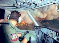 Φωτιά Εύβοια: Τι βλέπει ο πιλότος του καναντέρ από την καμπίνα του