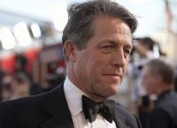 Χιου Γκραντ για τον Μπόρις Τζόνσον: «Άντε γ@@@σου, λαστιχένιο παιχνίδι μπάνιου»