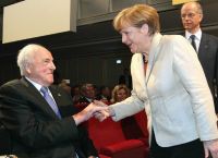 Άνγκελα Μέρκελ: Ο Βάλτερ Κολ την κατηγορεί για την αυτοκτονία της μητέρας του