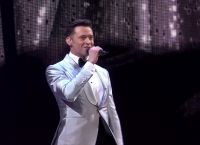 Χιου Τζάκμαν: Απέτισε φόρο τιμής στην Ολίβια Νιούτον Τζον