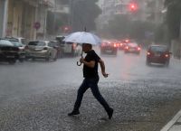 Ρίχνει καρεκλοπόδαρα: Πως βγήκε αυτή η φράση