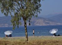 Καιρός σήμερα: Καιρός για παραλία και την Κυριακή – Στους 30 βαθμούς η θερμοκρασία