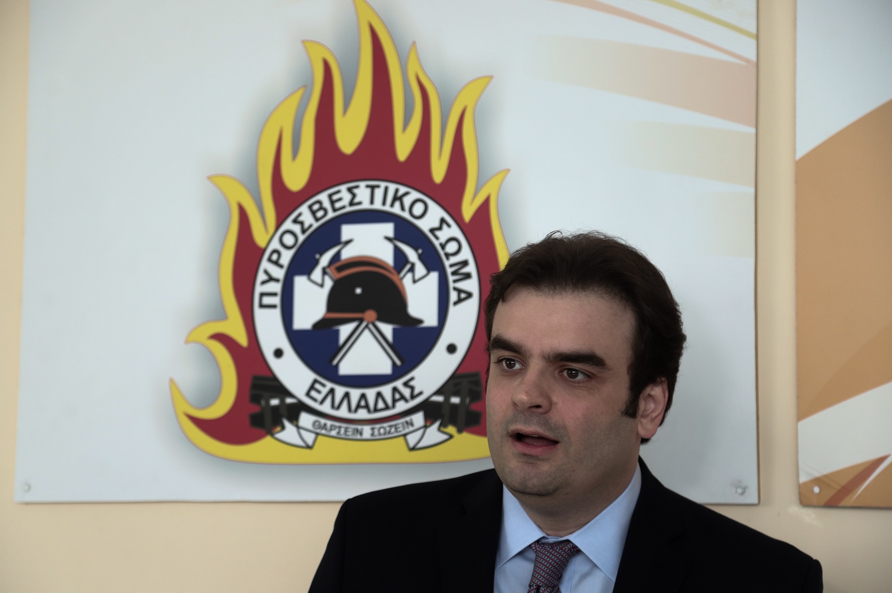 Κυριάκος Πιερρακάκης: Γιατί δεν στάλθηκαν SMS του 112 για τη φωτιά στον Υμηττό