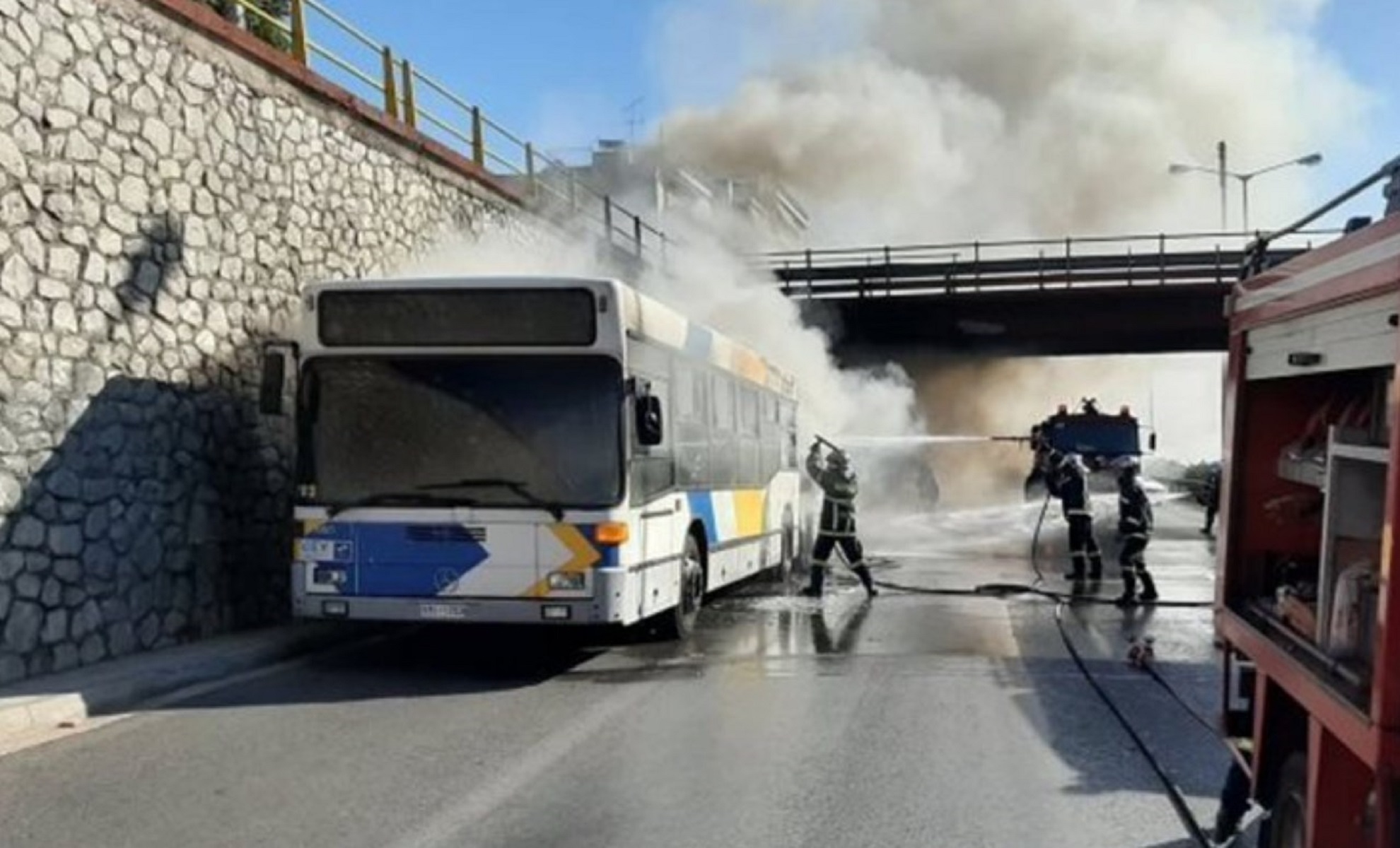 Φωτιά τώρα Νέα Φιλαδέλφεια: Πυρκαγιά σε λεωφορείο του ΟΑΣΑ