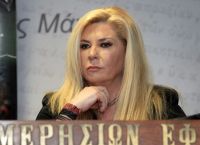 Αγνώριστη η Δήμητρα Λιάνη Παπανδρέου με κοντό πλατινέ μαλί Αγνώριστη η Δήμητρα Λιάνη Παπανδρέου με κοντό πλατινέ μαλί