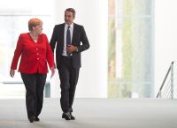 Αφωνία και μπροστά στη Μέρκελ