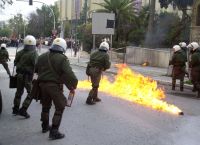 Ποινικός Κώδικας για μολότοφ: Κακούργημα η χρησιμοποίησή τους